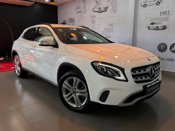 MERCEDES-BENZ GLA 200 1.6 CGI FLEX STYLE 7G-DCT MERCEDES-BENZ GLA 200 1.6 CGI FLEX STYLE 7G-DCT
